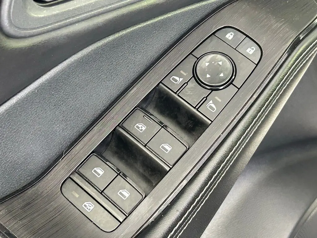 2024 Nissan Rogue SV photo 32