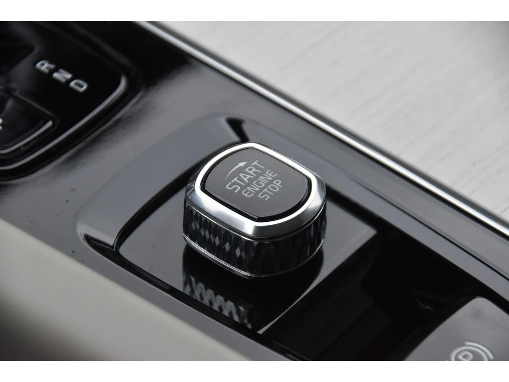 2026 Volvo - image 31