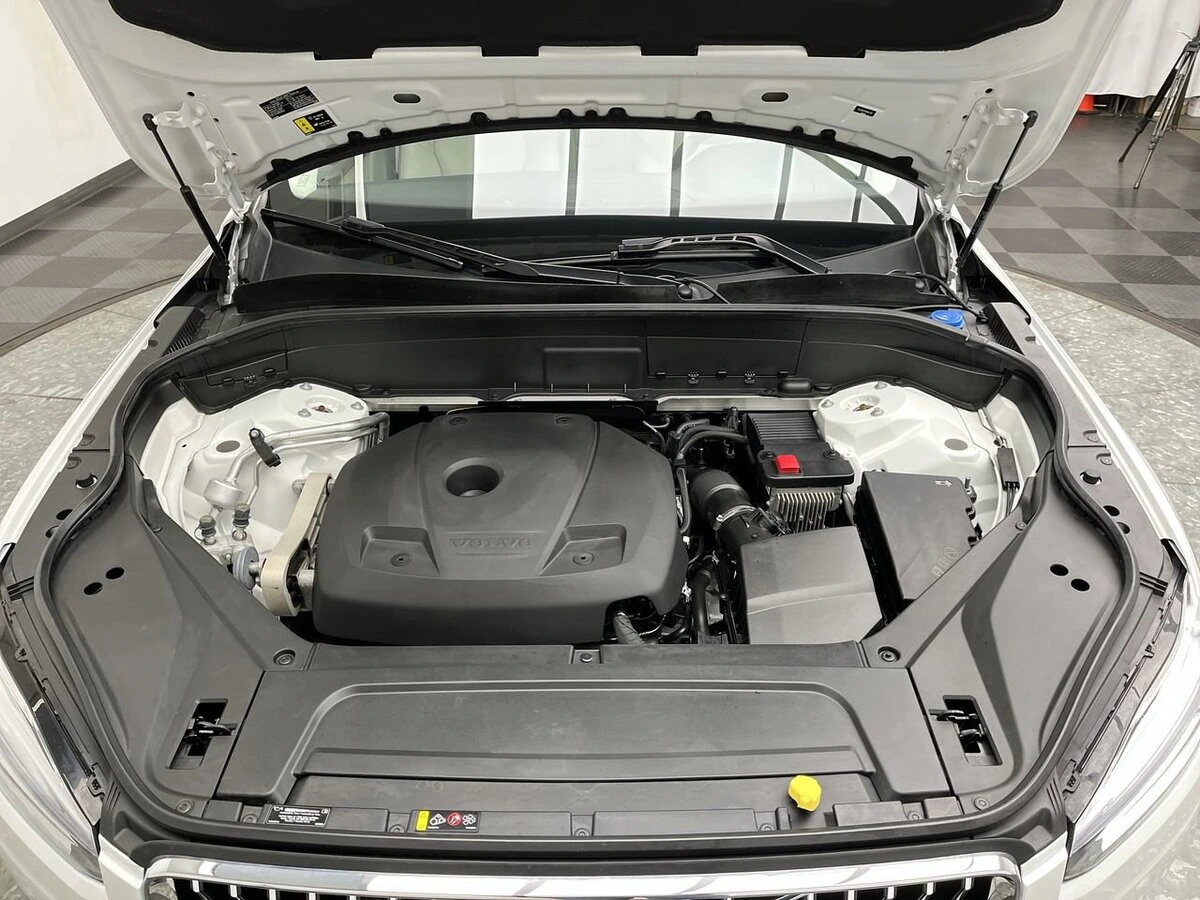 2022 Volvo - image 30