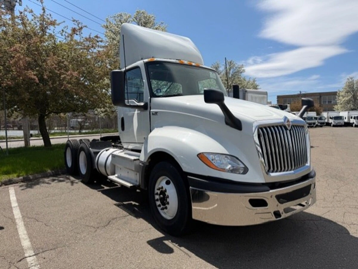 2020 International LT in Bridgeport, CT — photo 2