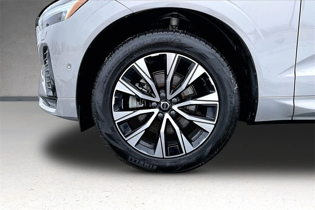 2023 Volvo - image 33