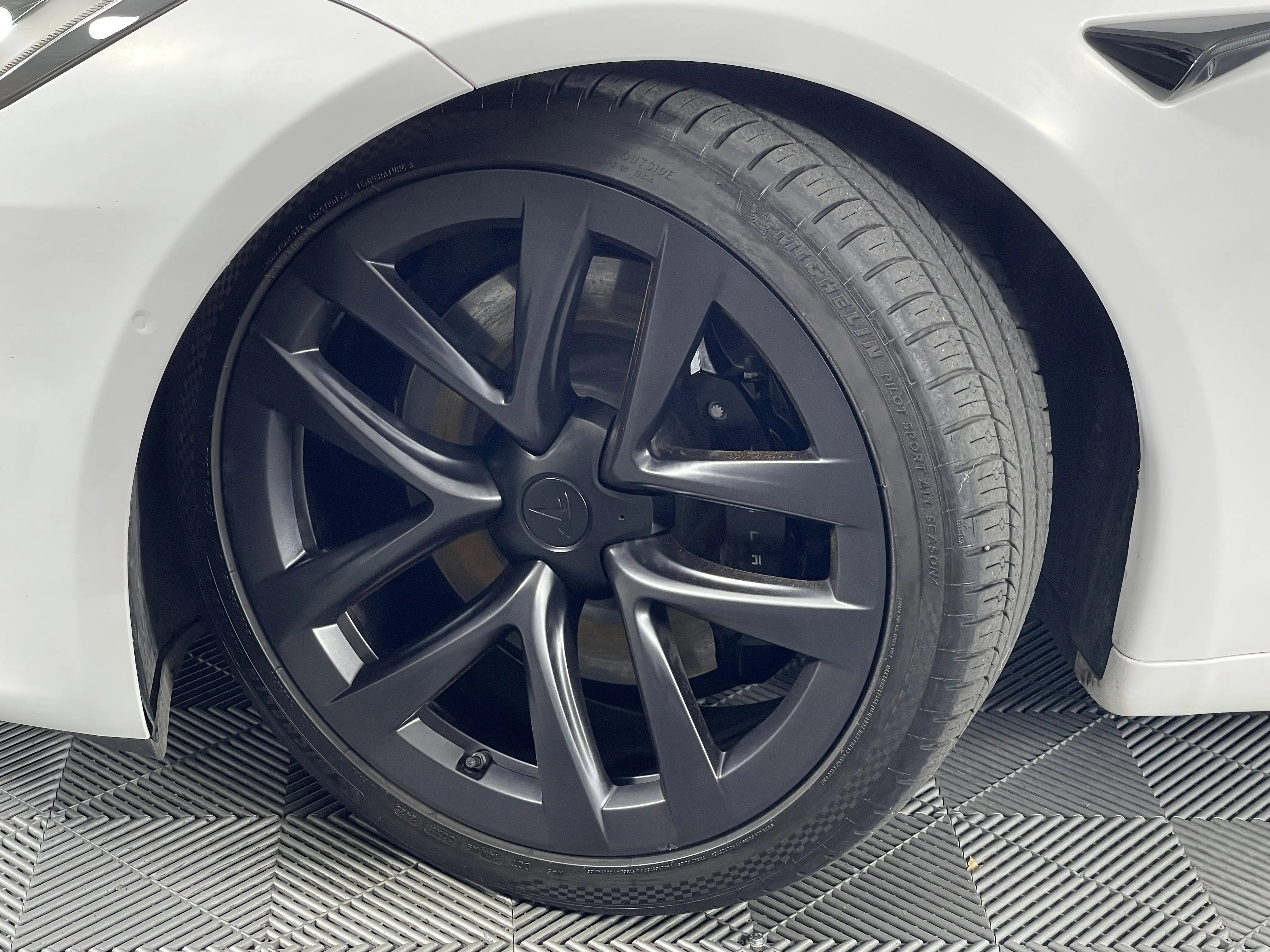 2022 Tesla Model S Plaid AWD photo 5