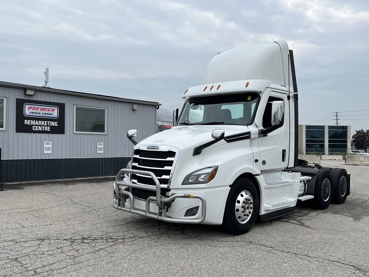 2023 FREIGHTLINER Cascadia