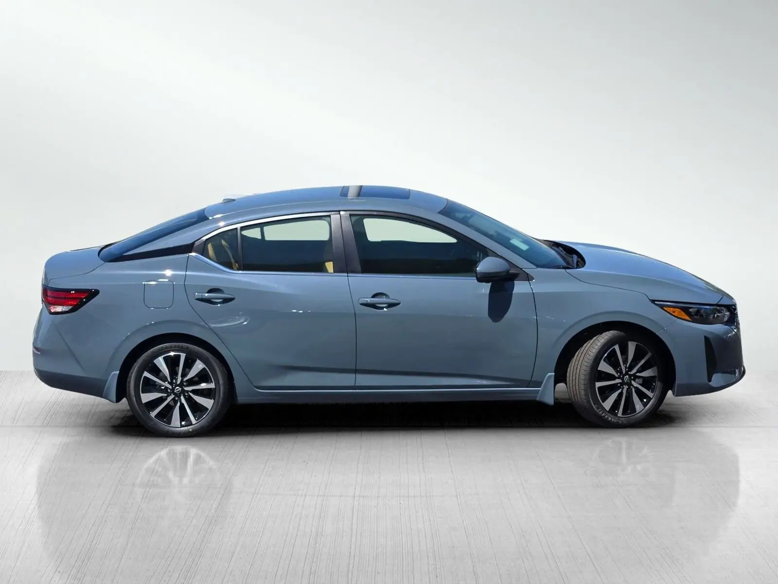 2025 Nissan Sentra SV photo 3