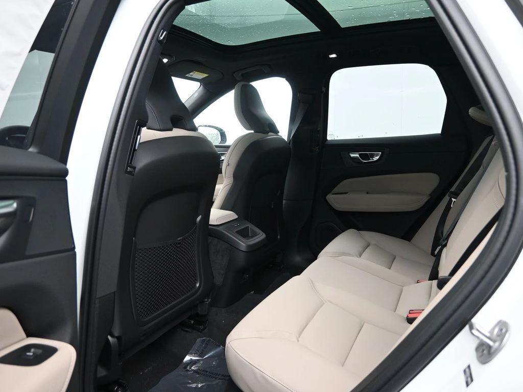 2026 Volvo - image 23