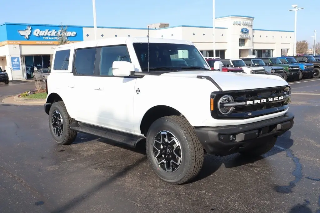 2025 Ford Bronco 4-Door Outer Banks's photo