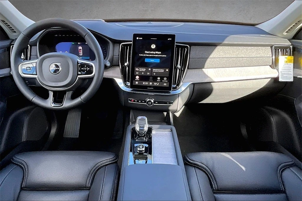 2026 Volvo - image 5
