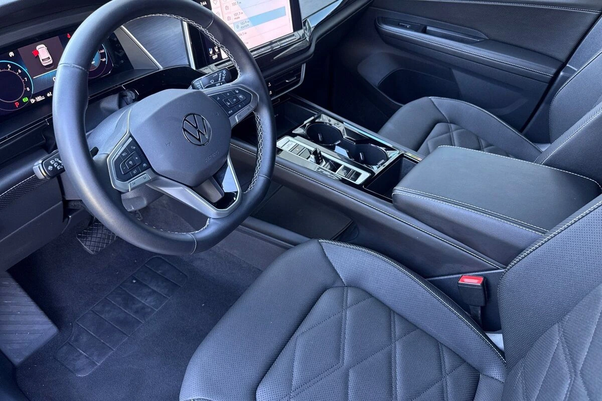 2025 Volkswagen Atlas Cross Sport SE w/Tech - Photo 10