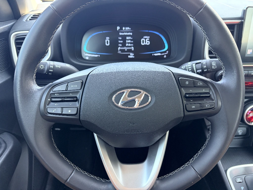 2025 Hyundai Venue SEL - Photo 16