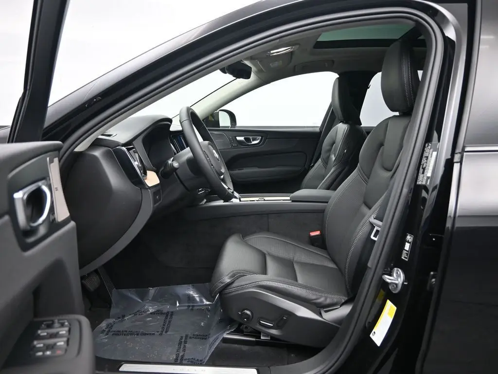 2026 Volvo - image 21