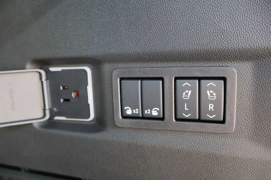2025 Chevrolet Tahoe Premier photo 36
