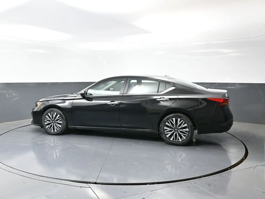2024 Nissan Altima 2.5 SV photo 4