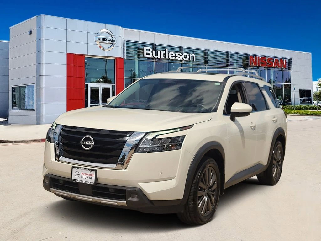 2022 Nissan Pathfinder SL 2WD's photo
