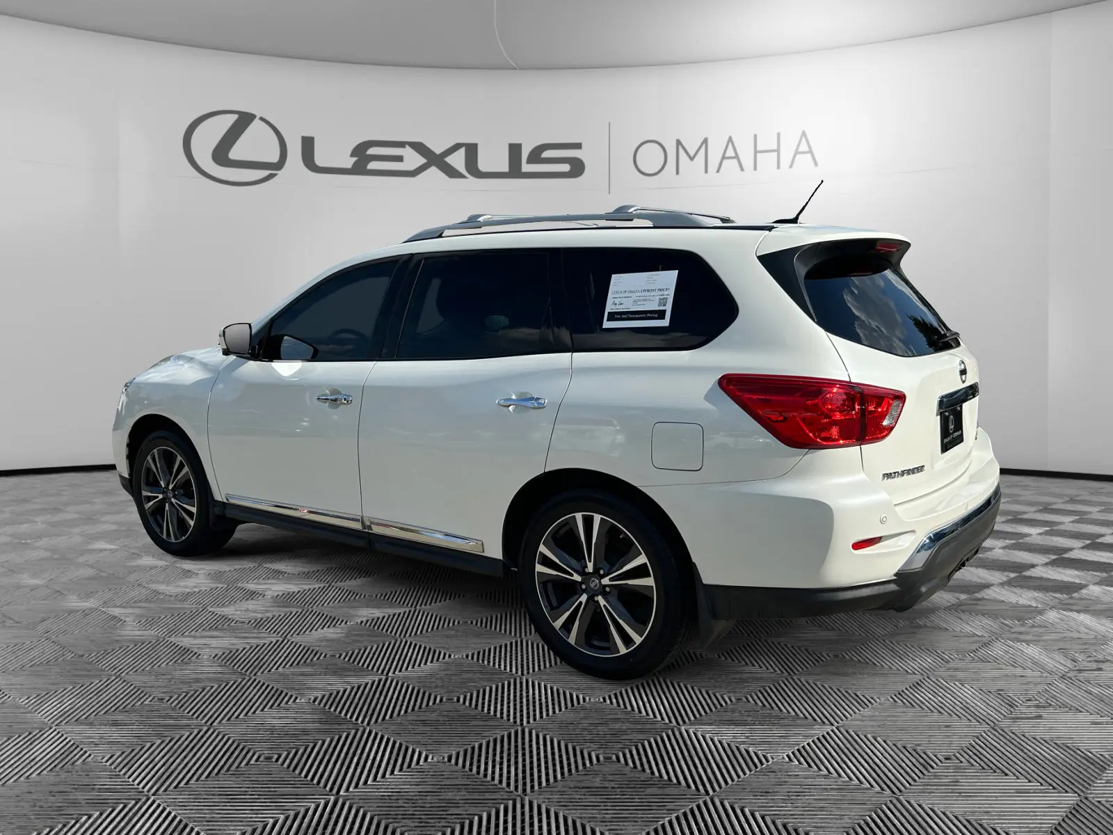 2017 Nissan Pathfinder 4x4 Platinum photo 3