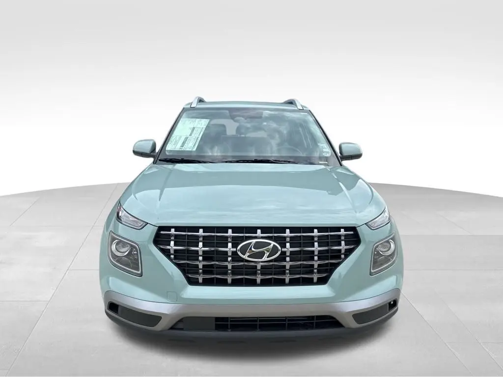 2025 Hyundai Venue Limited photo 2