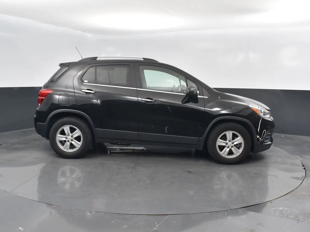 2020 Chevrolet Trax LT photo 3