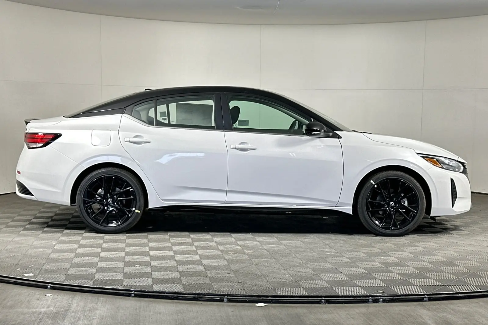 2025 Nissan Sentra SR photo 2
