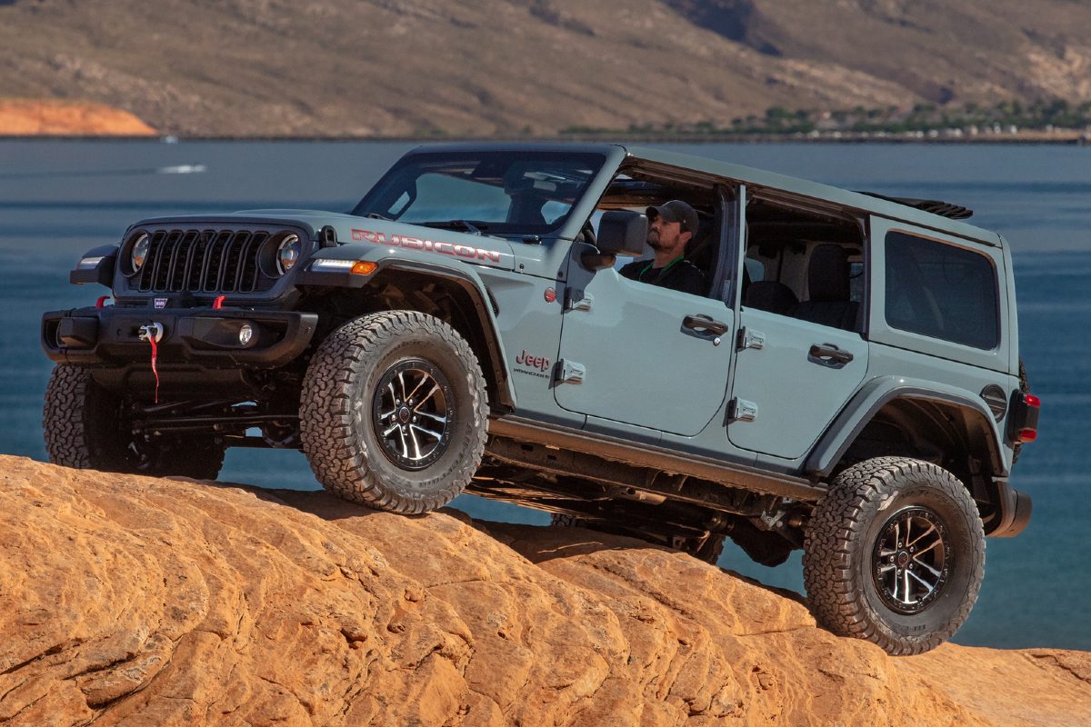 2025 Jeep Wrangler Exterior Driver Side Front Profile