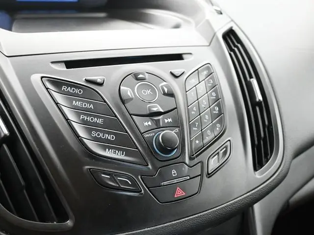 2015 Ford Escape S photo 16