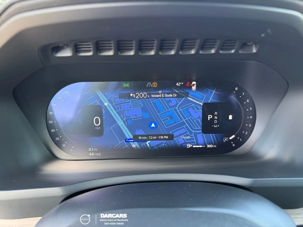 2025 Volvo - image 24