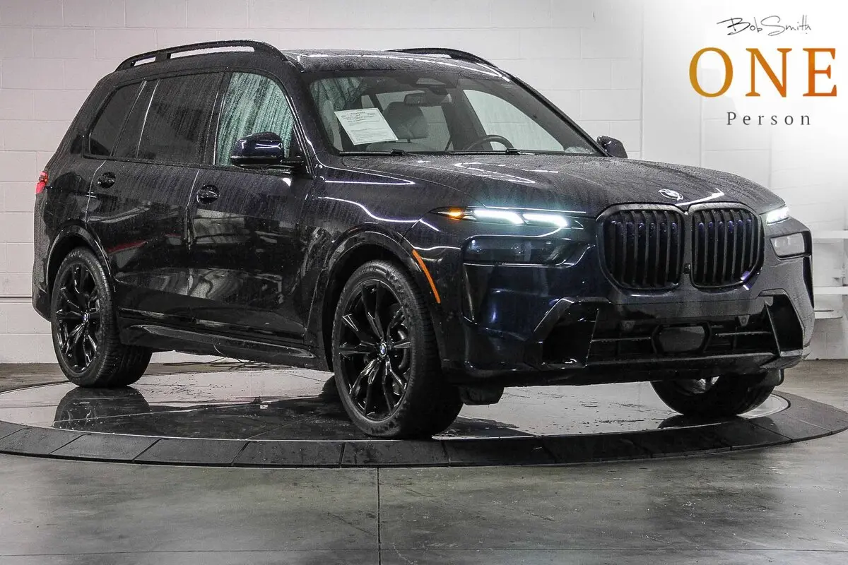 2023 BMW X7 40i's photo