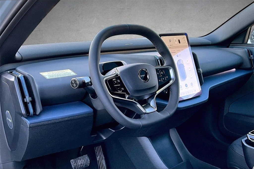 2026 Volvo - image 7