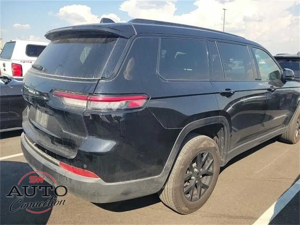 2024 Jeep Grand Cherokee Altitude photo 3