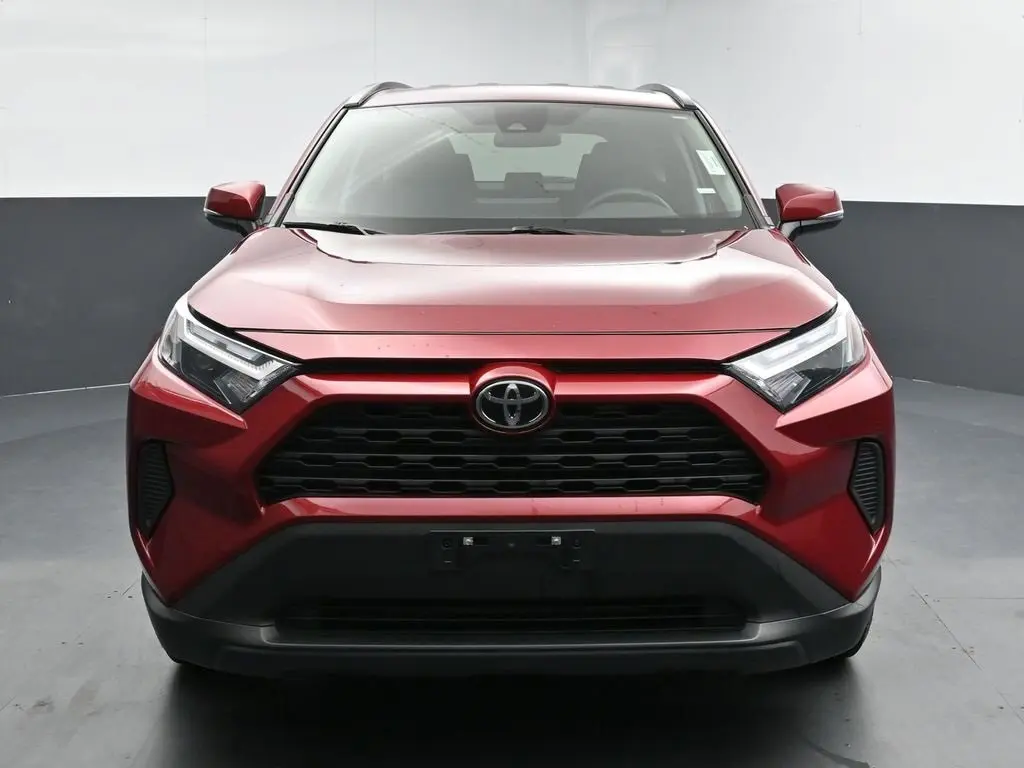 2023 Toyota RAV4 XLE photo 3