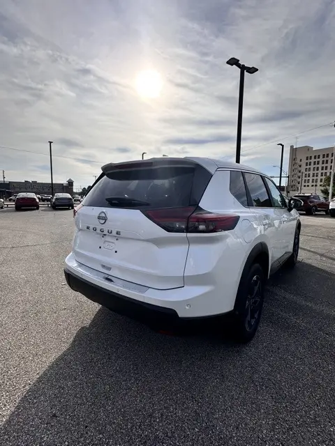 2026 Nissan Rogue SV photo 5