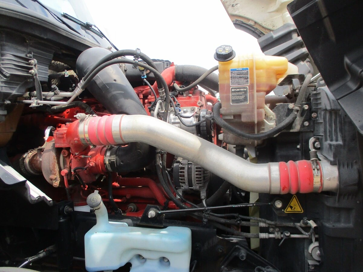 2022 International LT in Altoona, IA — photo 8