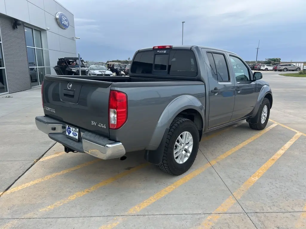 2018 Nissan Frontier SV photo 2