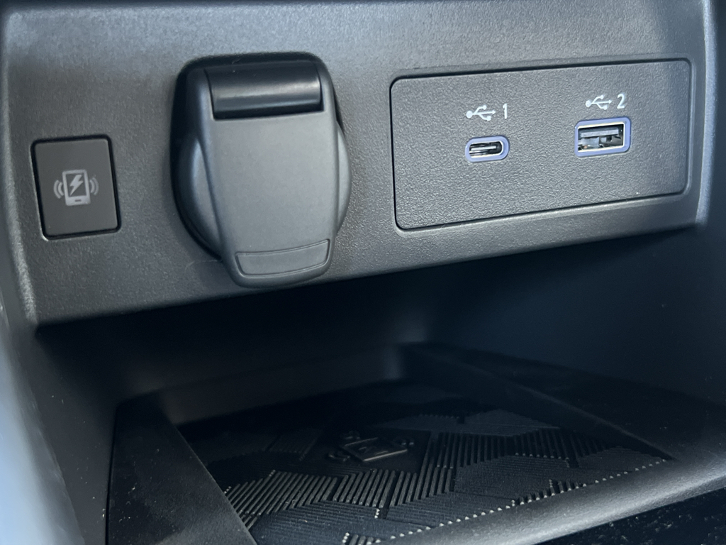 2025 Nissan Versa SR photo 24
