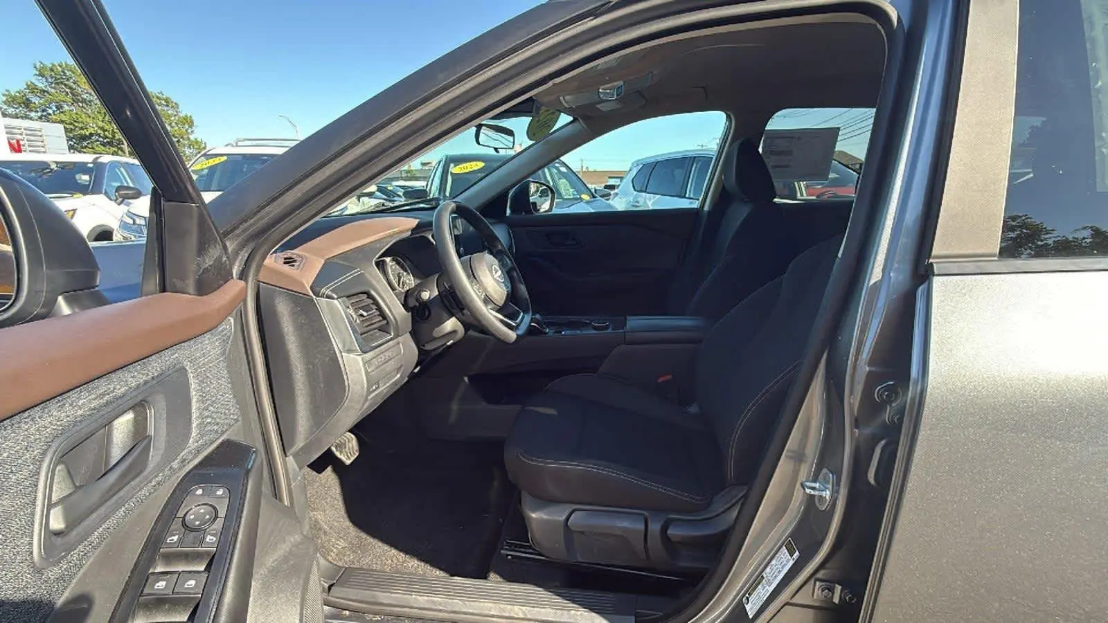 2023 Nissan Rogue S photo 16