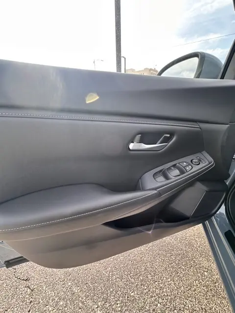 2025 Nissan Sentra SV photo 21