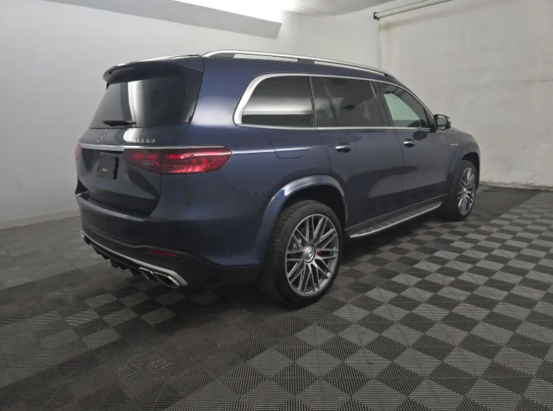 2024 Mercedes Benz GLS 63 AMG 4MATIC photo 3