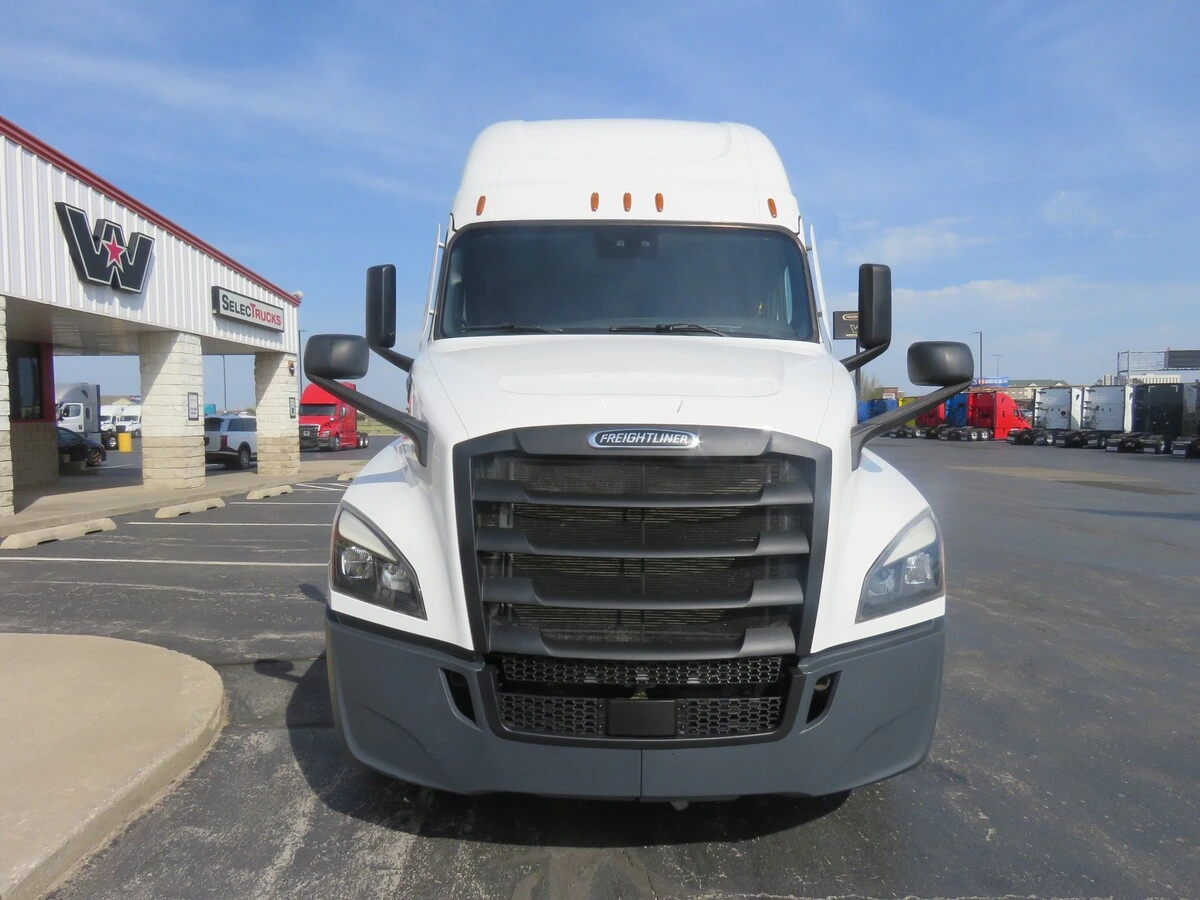2023 Freightliner Cascadia - image 10