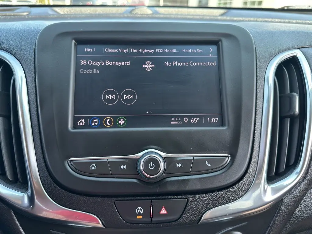 2024 Chevrolet Equinox LT photo 2