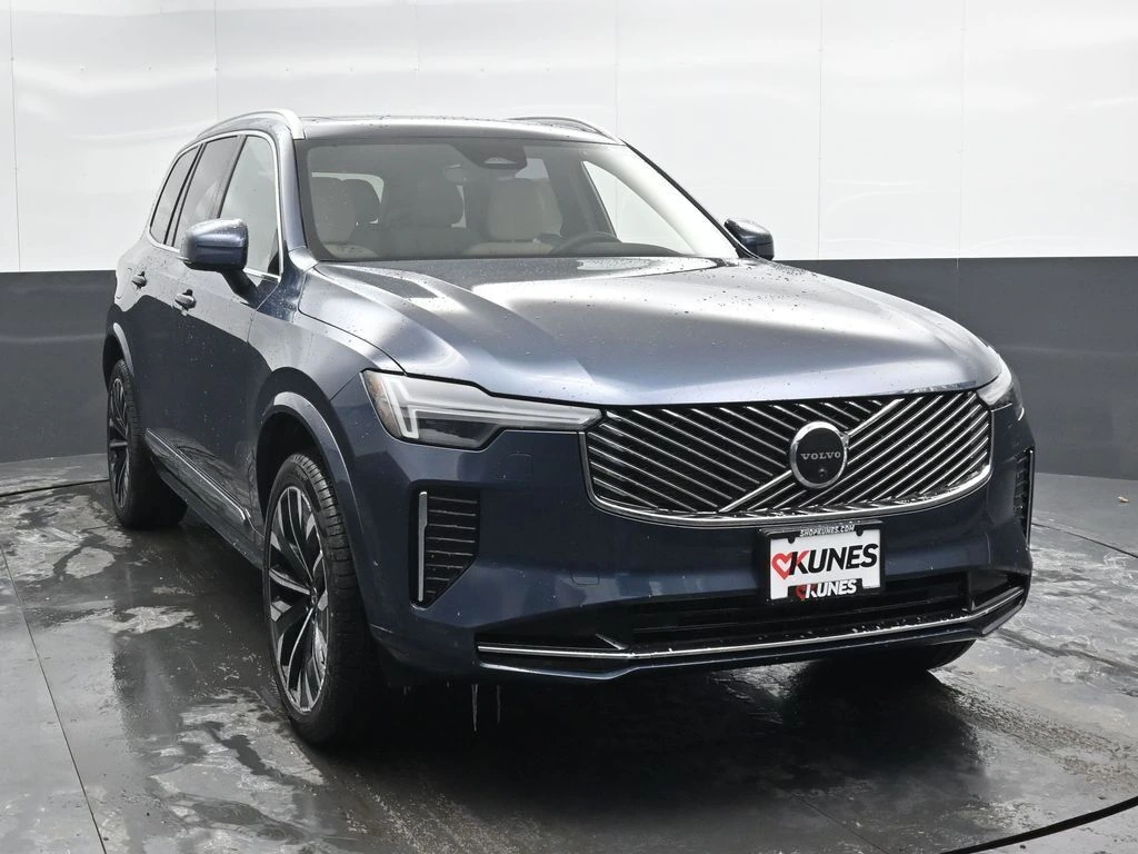 2026 Volvo - image 4