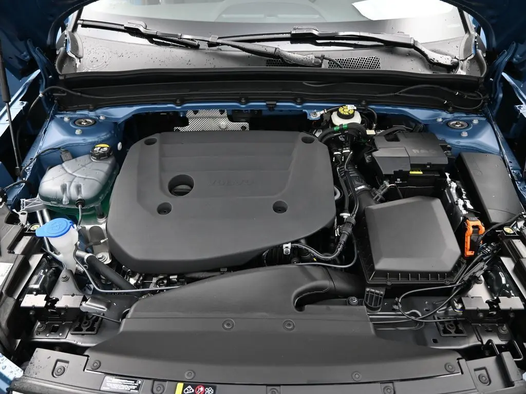 2025 Volvo - image 29