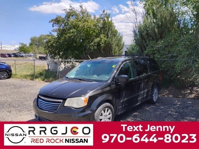 2014 Chrysler Town & Country Touring's photo