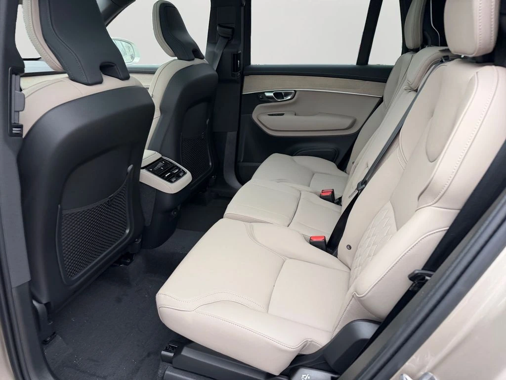 2026 Volvo - image 10
