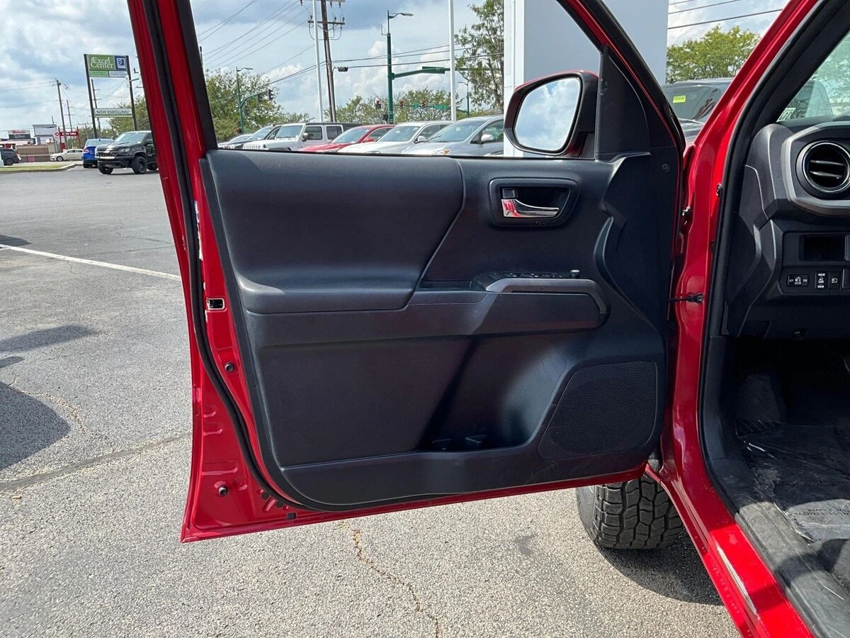 2018 Toyota Tacoma TRD Off Road - Photo 18