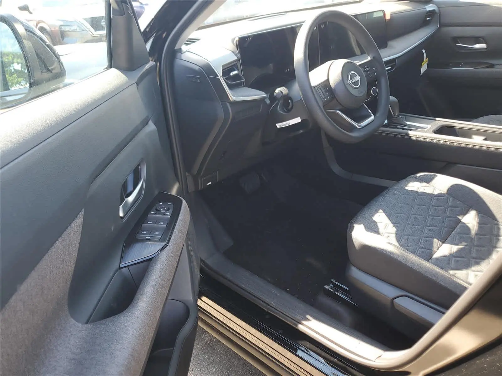 2025 Nissan Kicks SV photo 7