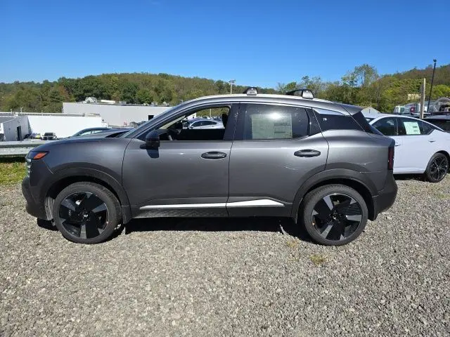 2026 Nissan Kicks SR photo 2