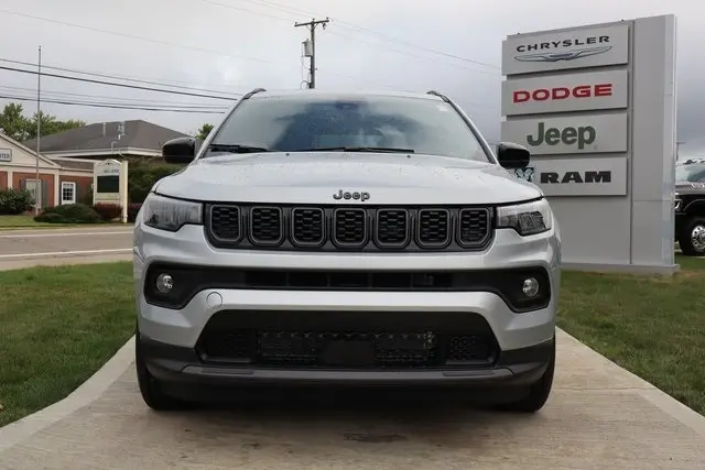 2025 Jeep Compass Latitude photo 2
