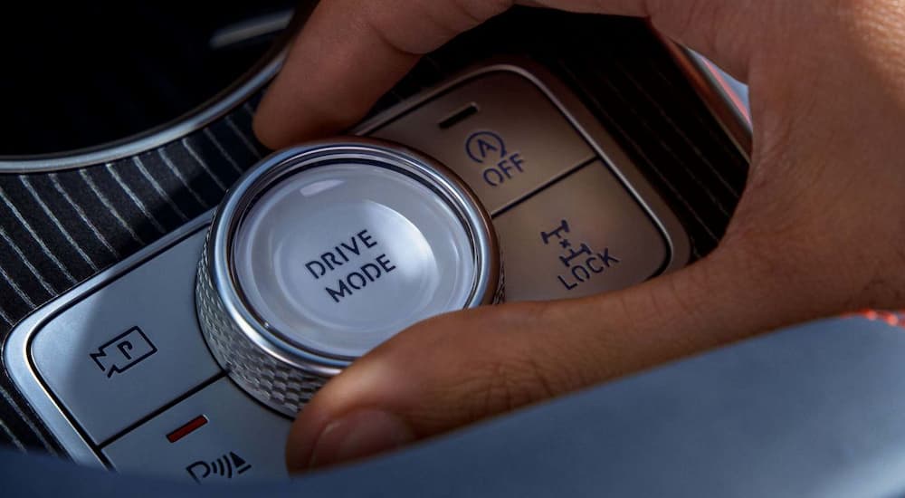 Drive mode knob in a used 2025 Genesis GV80 for sale