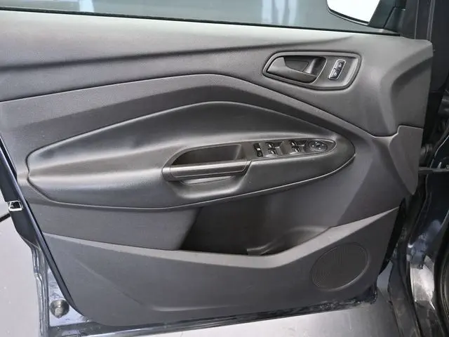 2015 Ford Escape S photo 12