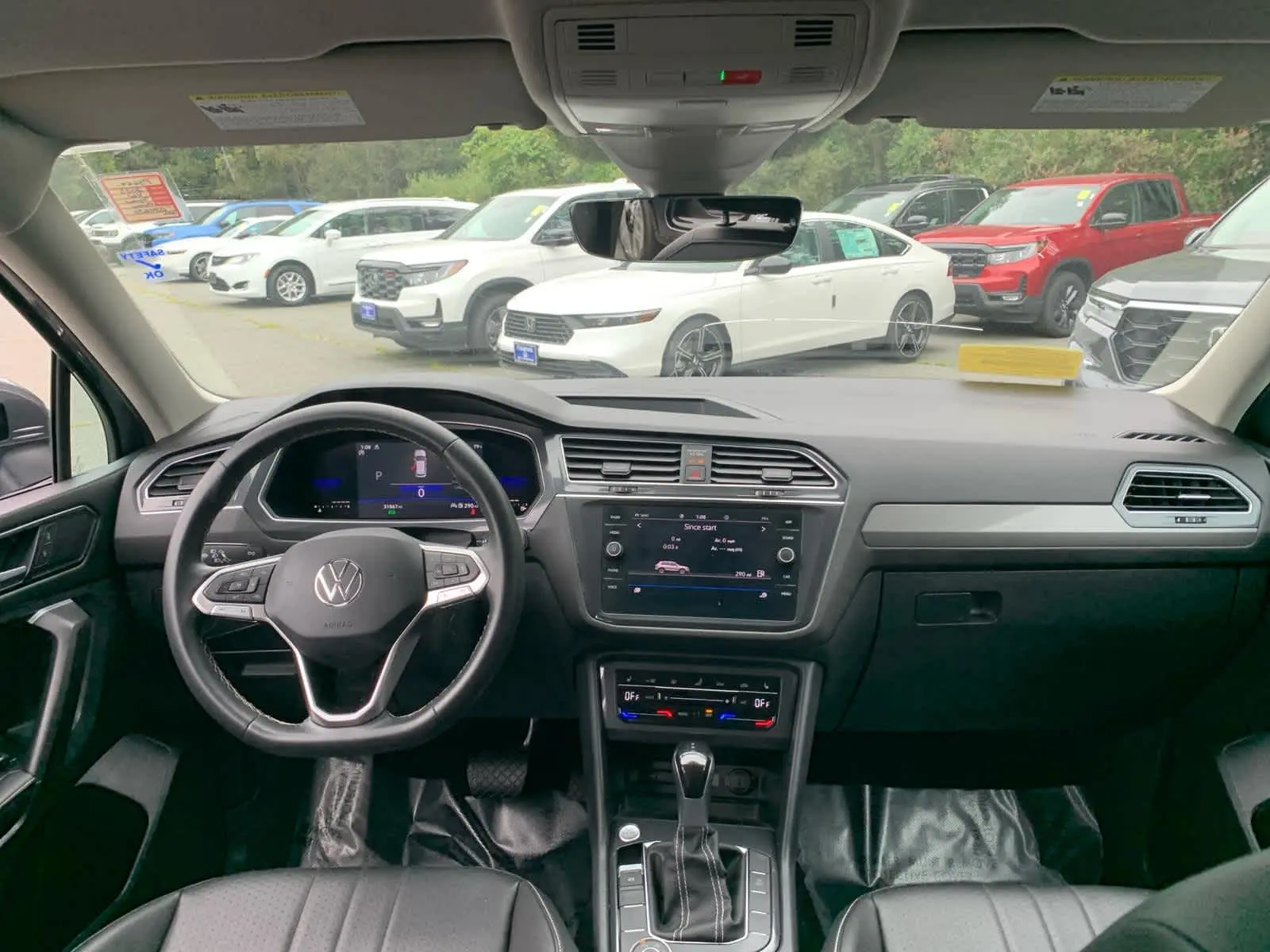 2023 Volkswagen Tiguan SE photo 28
