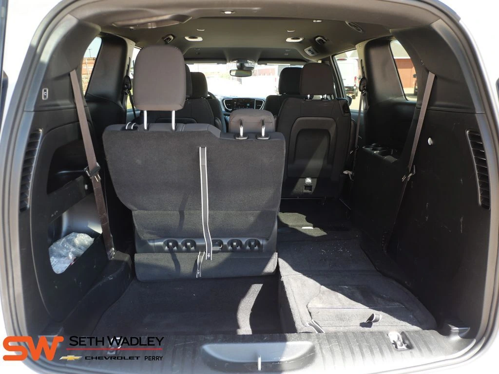 2023 Chrysler Pacifica Touring - Photo 16