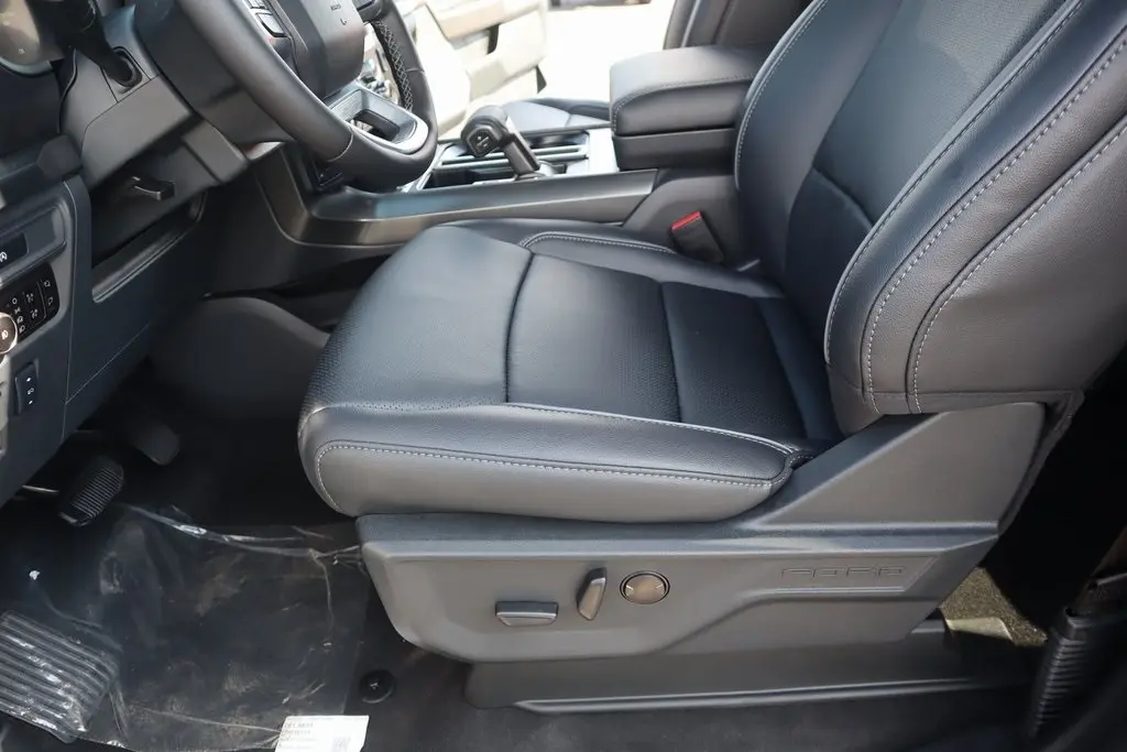 2025 Ford F-150 Lariat photo 3
